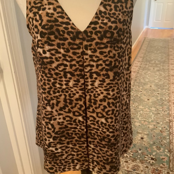 NWOT, 🔥SALE, BUY IT NOW🔥Woman’s animal print tunic top. Size medium. - Picture 4 of 8